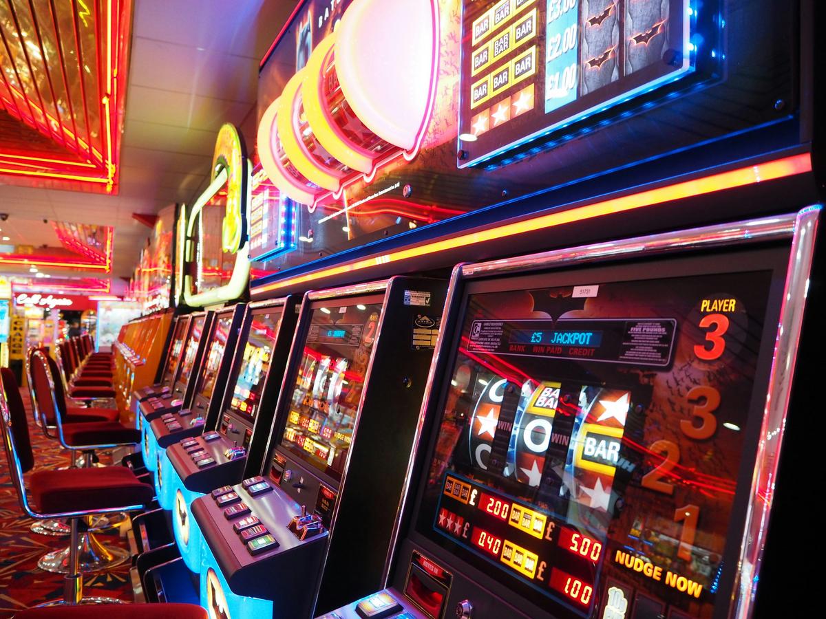 Online Gambling In Michigan Surpasses New Jersey And Pennsylvania In 2025 - 100.7 WITL