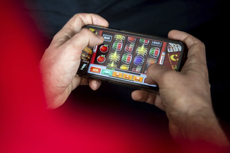 UK court rules free spins excluded from remote gaming duty